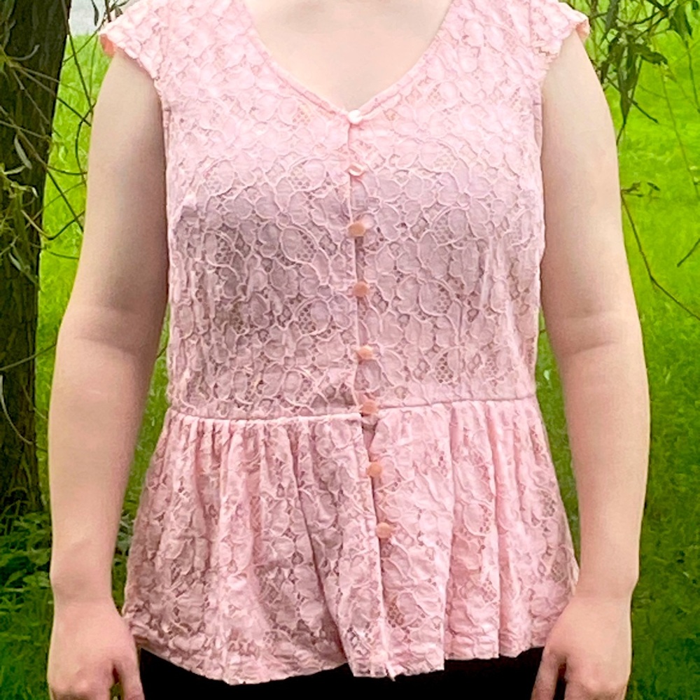 Elle Women's Peplum light pink‎ floral Lace lined button up shirt blouse sz M